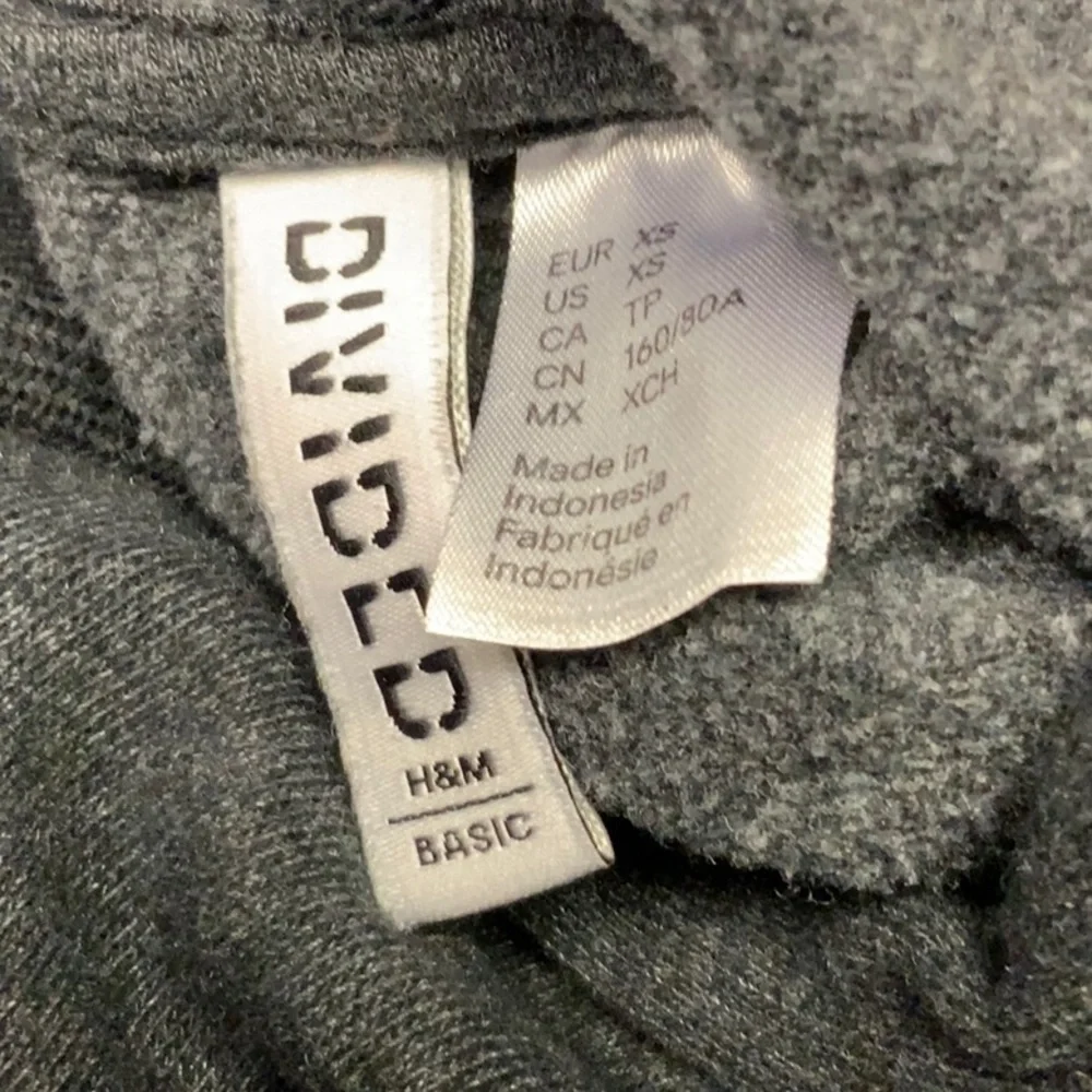 divided dark grey hooded sweatshirt. Size XS BR3 - Picture 3 of 3